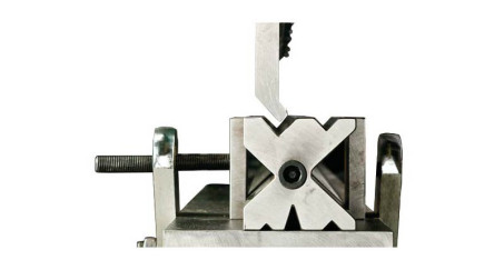 Presse-plieuse hydraulique 1,1 ml - 30 tonnes avec outils - Zoom Bloc Multive avec poincon