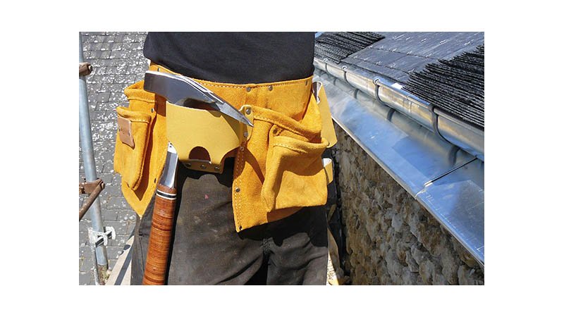 Tablier américain cuir avec ceinture, 6 poches et 8 porte-accessoires - action